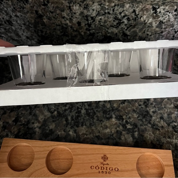 George Strait Codigo 1530 Tequilla 5 Shot Glass Flight Tray And Glasses NIB - Picture 3 of 6